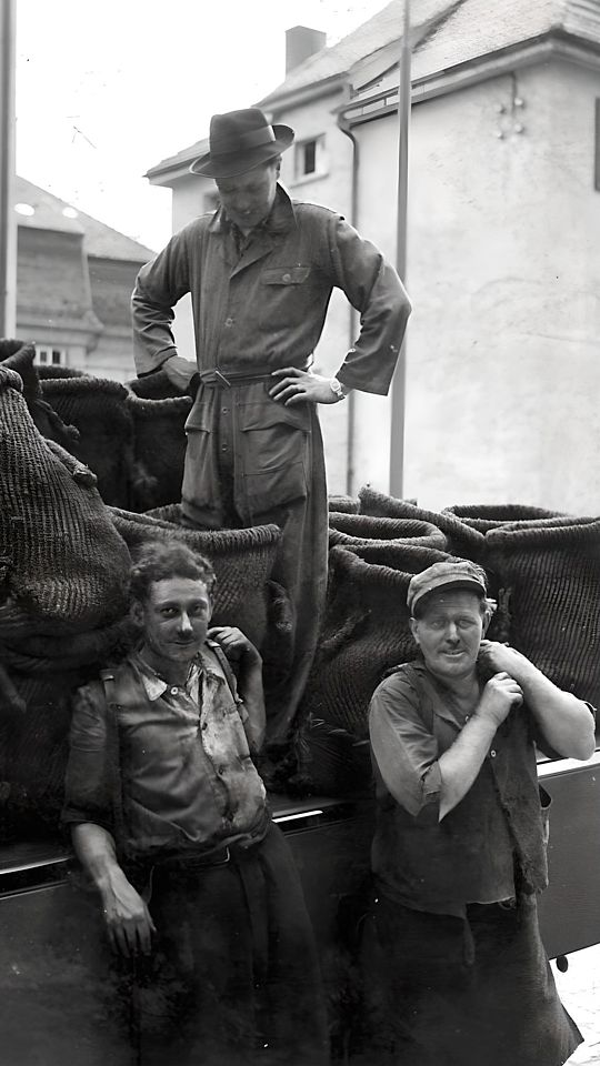 Auslieferung von Kohle in Esslingen 1955